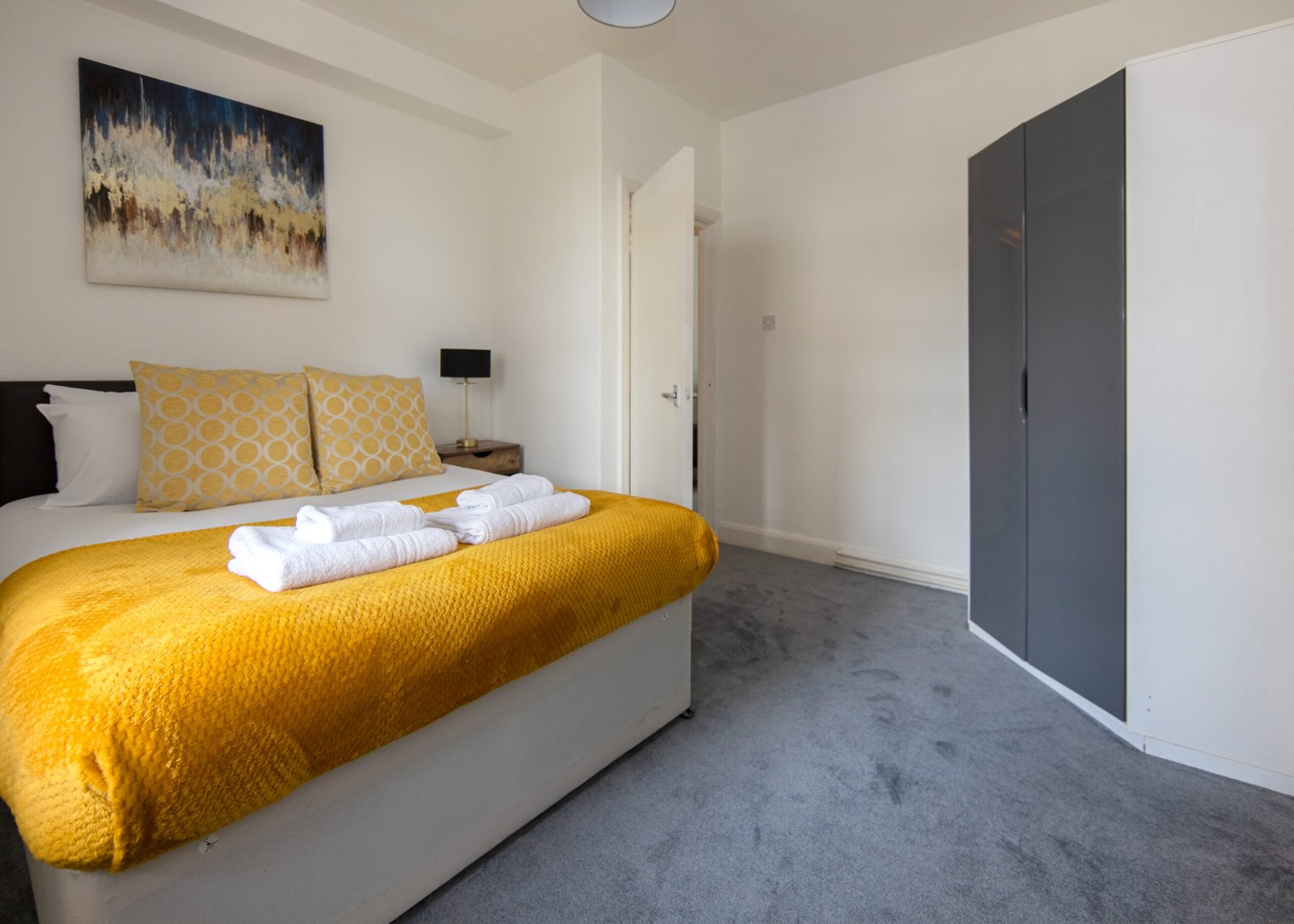 Corporate Accommodation Notting Hill – West London Apartments Book-Corporate-Accommodation-Notting-Hill-for-business-and-leisure-stays.-Our-West-London-apartments-are-near-tourist-attractions-and-tube