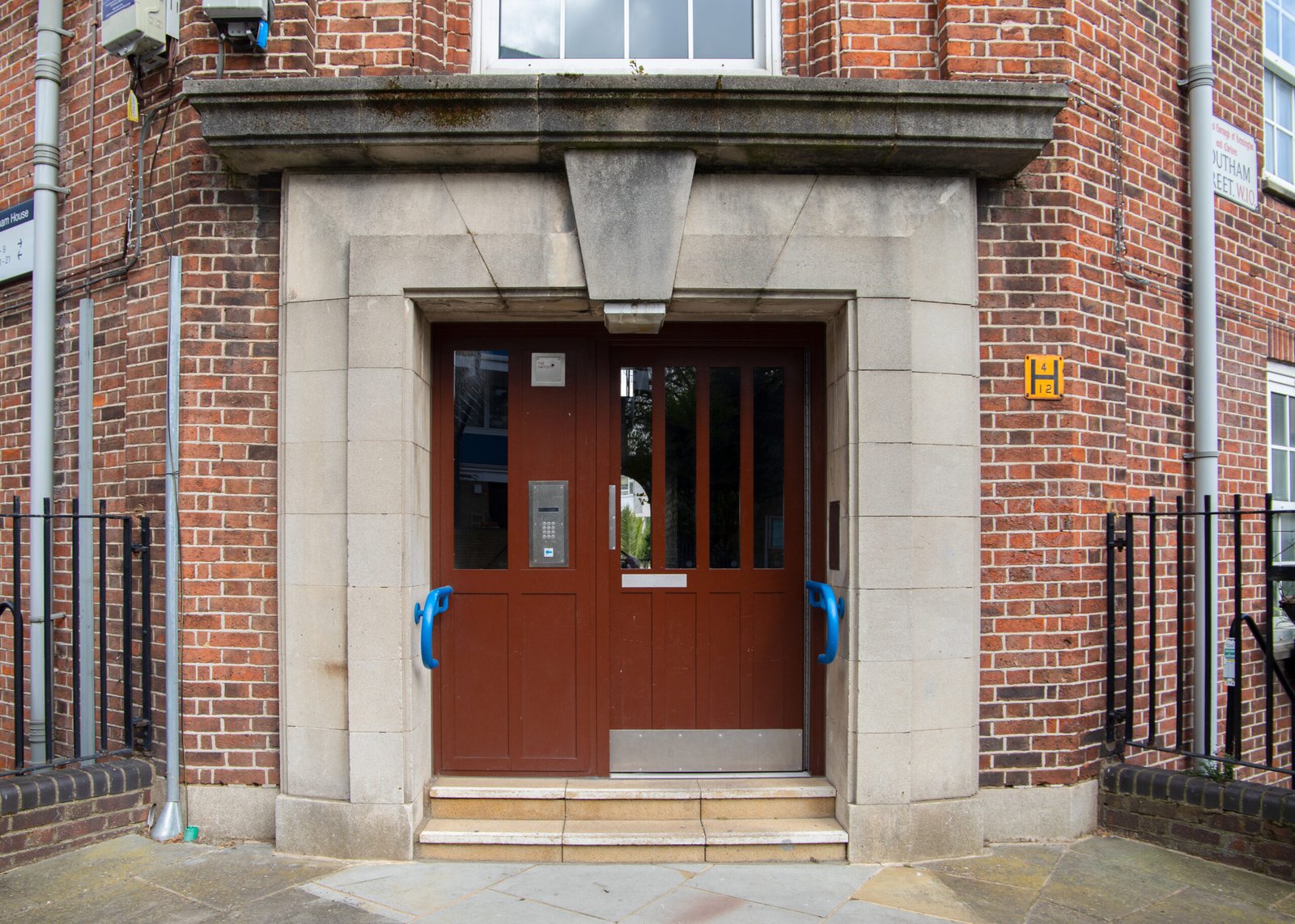 Corporate Accommodation Notting Hill – West London Apartments Book-Corporate-Accommodation-Notting-Hill-for-business-and-leisure-stays.-Our-West-London-apartments-are-near-tourist-attractions-and-tube