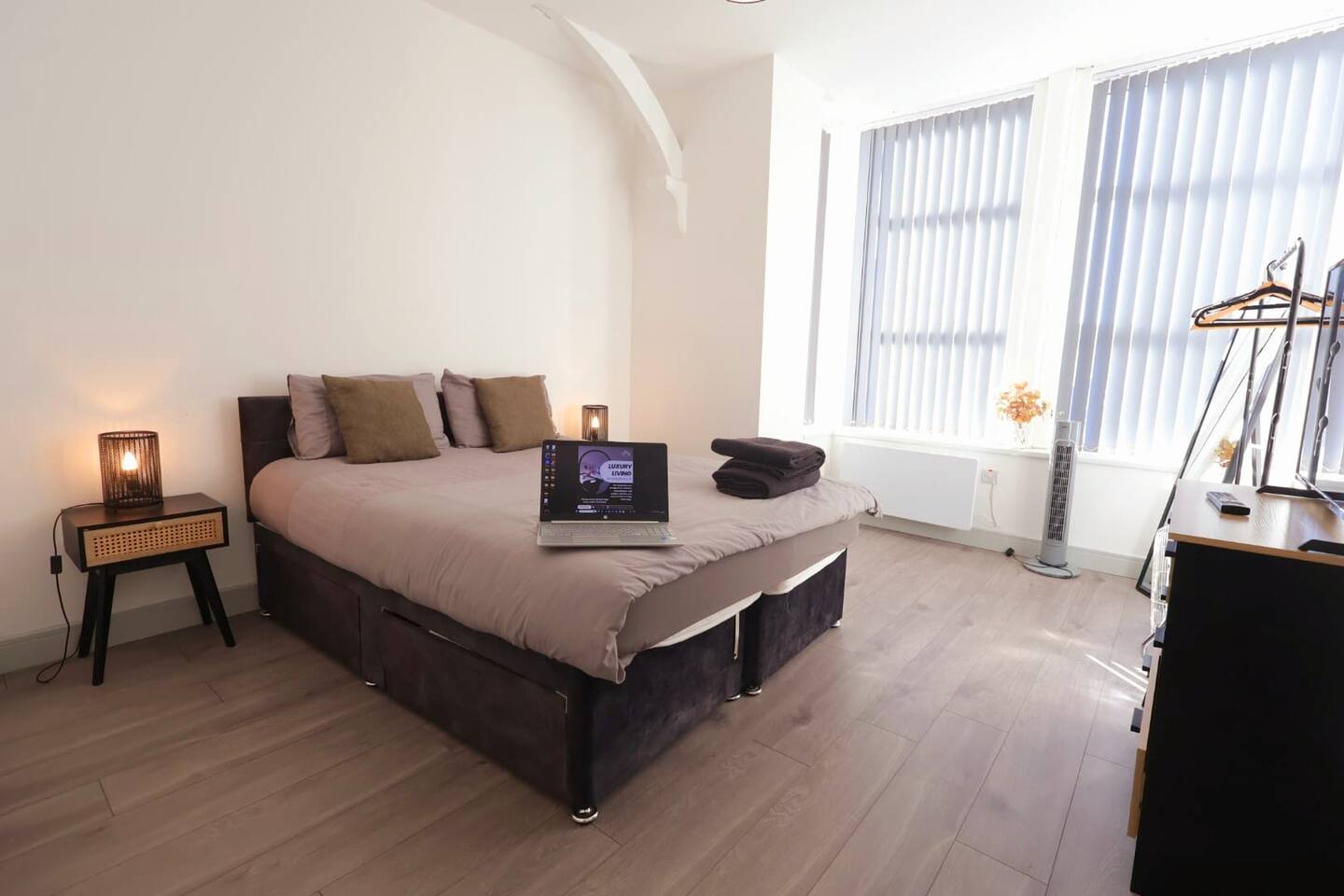 Book Holiday Accommodation in Desborough for business trips and family stays. Ideal for extended stays near Kettering and Northamptonshire. Book Now