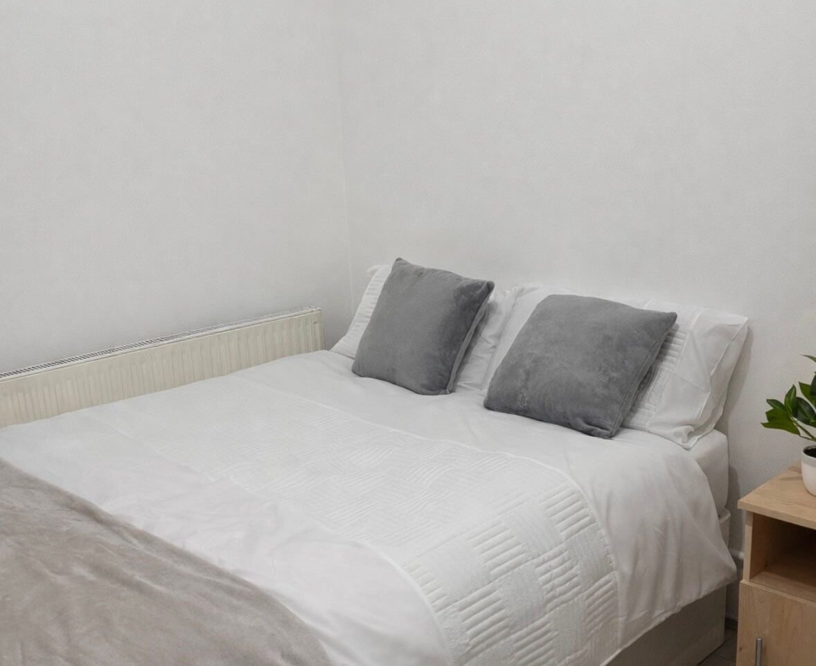 Short Term Apartments Canary Wharf | Corporate Lets Urban Stay Short-term-apartments-in-Canary-Wharf-offer-stylish,-fully-furnished-stays-ideal-for-business-trips-and-city-breaks.-Enjoy-modern-amenities.