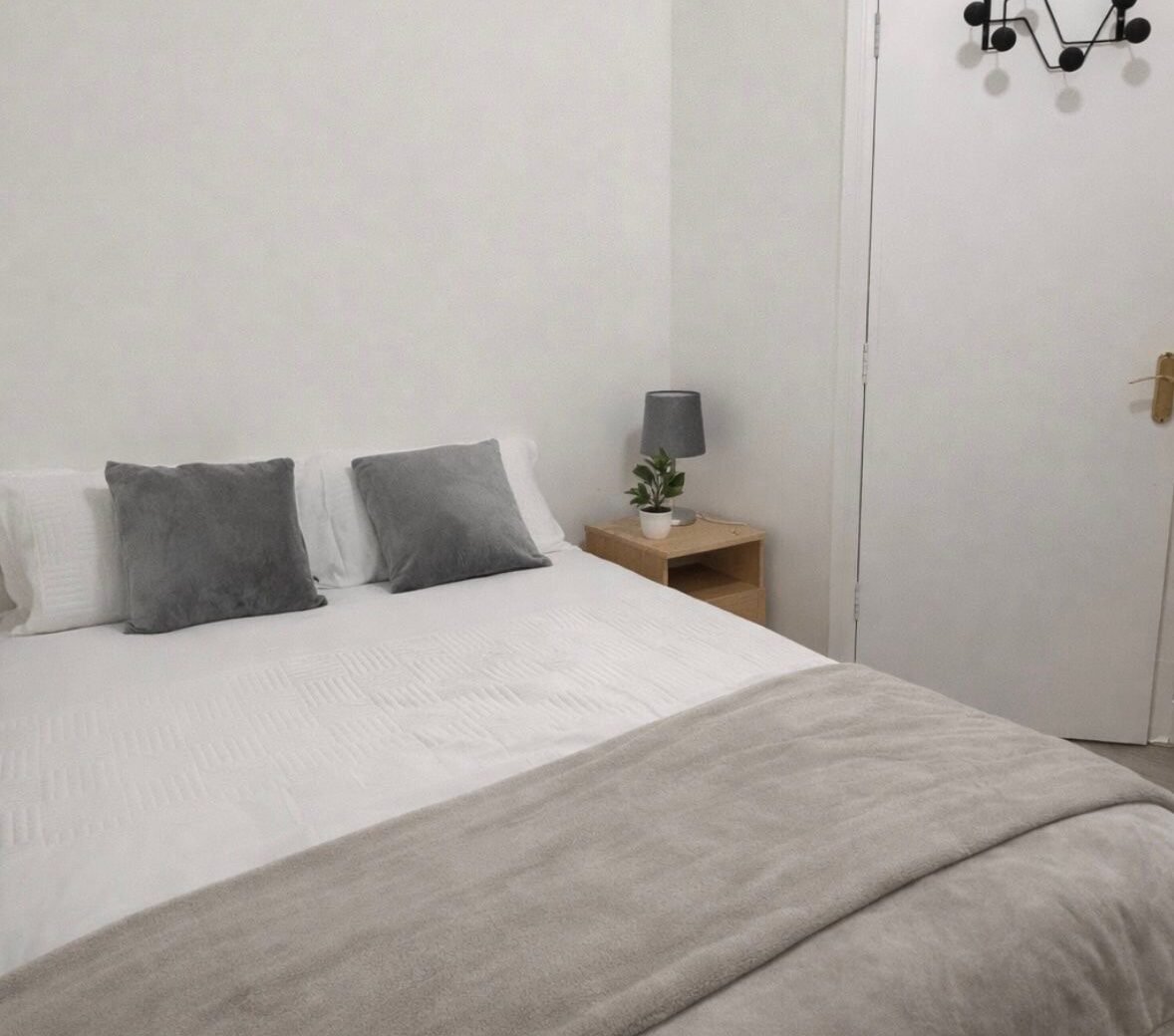 Short Term Apartments Canary Wharf | Corporate Lets Urban Stay Short-term-apartments-in-Canary-Wharf-offer-stylish,-fully-furnished-stays-ideal-for-business-trips-and-city-breaks.-Enjoy-modern-amenities.