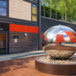 Book Milton Keynes corporate lets at Sapphire House Apartment. Our holiday apartments have parking and are near the train station.