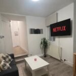 Short term apartments in Canary Wharf offer stylish, fully furnished stays ideal for business trips and city breaks. Enjoy modern amenities.