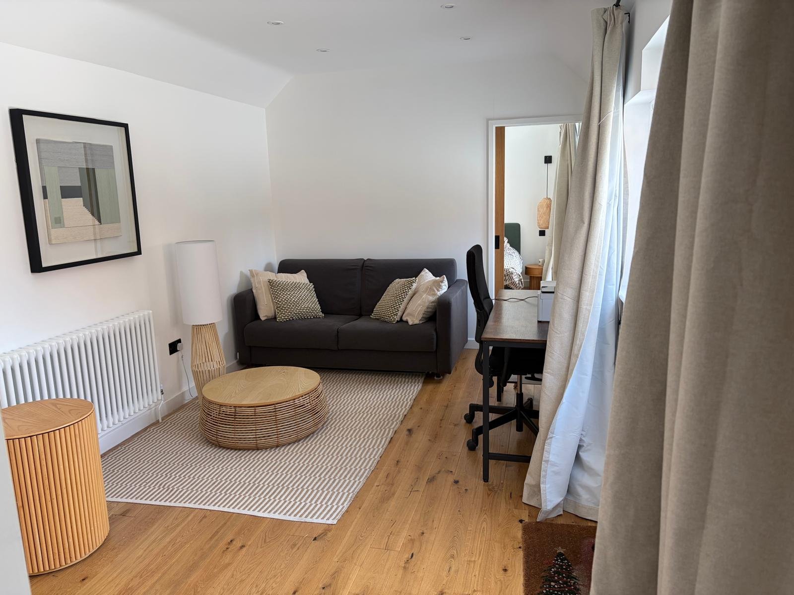 Book Holiday Rentals Witham Essex with parking, WiFi, Netflix, and countryside views. Stay near Stansted Airport, and London rail links.