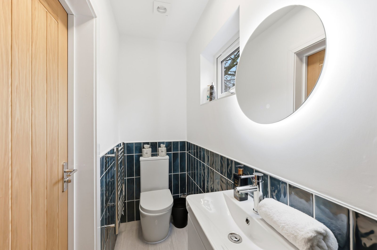 Northampton Holiday Apartments | Large Group Accommodation Book-Northampton-Holiday-Apartments-for-family,-contractor,-and-group-stays.-Spacious-group-accommodation-with-parking-&-transport-links.