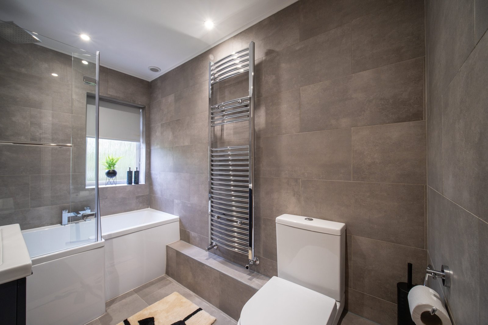 Windsor Holiday Cottages | Family & Group Accommodation Book-Windsor-Holiday-Cottages-near-Windsor-Castle-and-LEGOLAND.-Spacious-family-accommodation-with-parking-&-excellent-transport-links.
