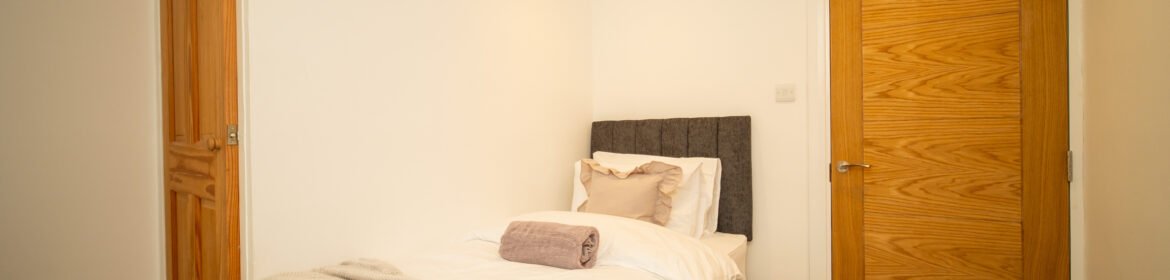Book Windsor Holiday Cottages near Windsor Castle and LEGOLAND. Spacious family accommodation with parking & excellent transport links.
