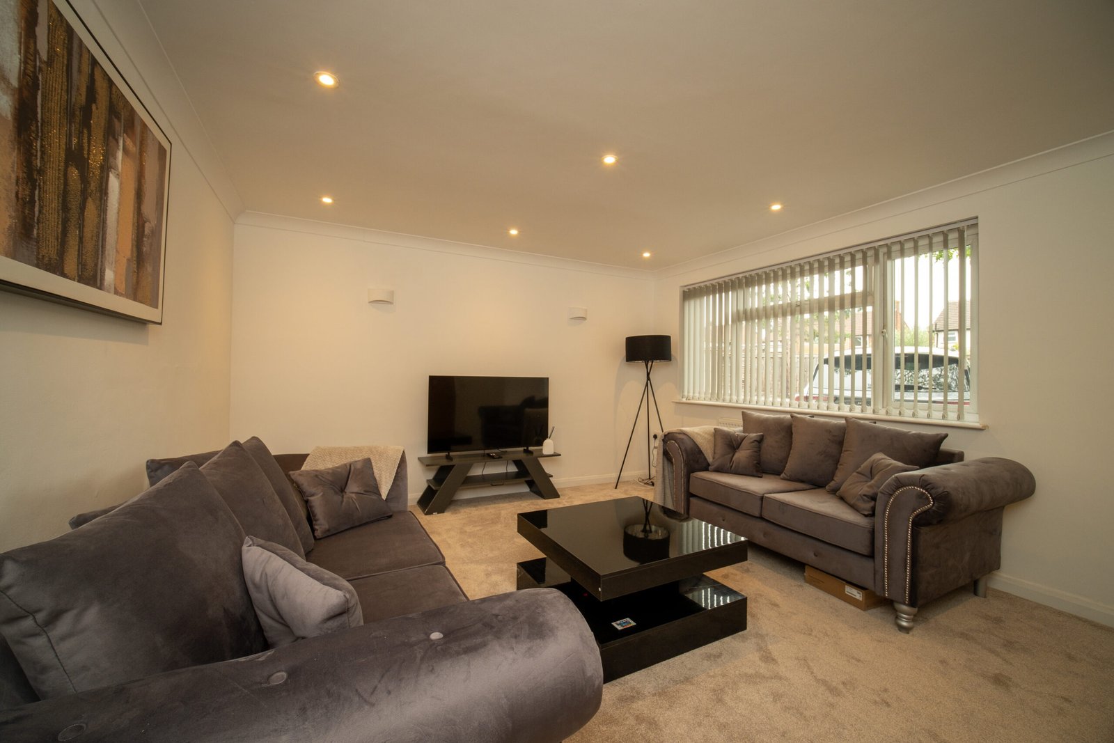 Windsor Holiday Cottages | Family & Group Accommodation Book-Windsor-Holiday-Cottages-near-Windsor-Castle-and-LEGOLAND.-Spacious-family-accommodation-with-parking-&-excellent-transport-links.