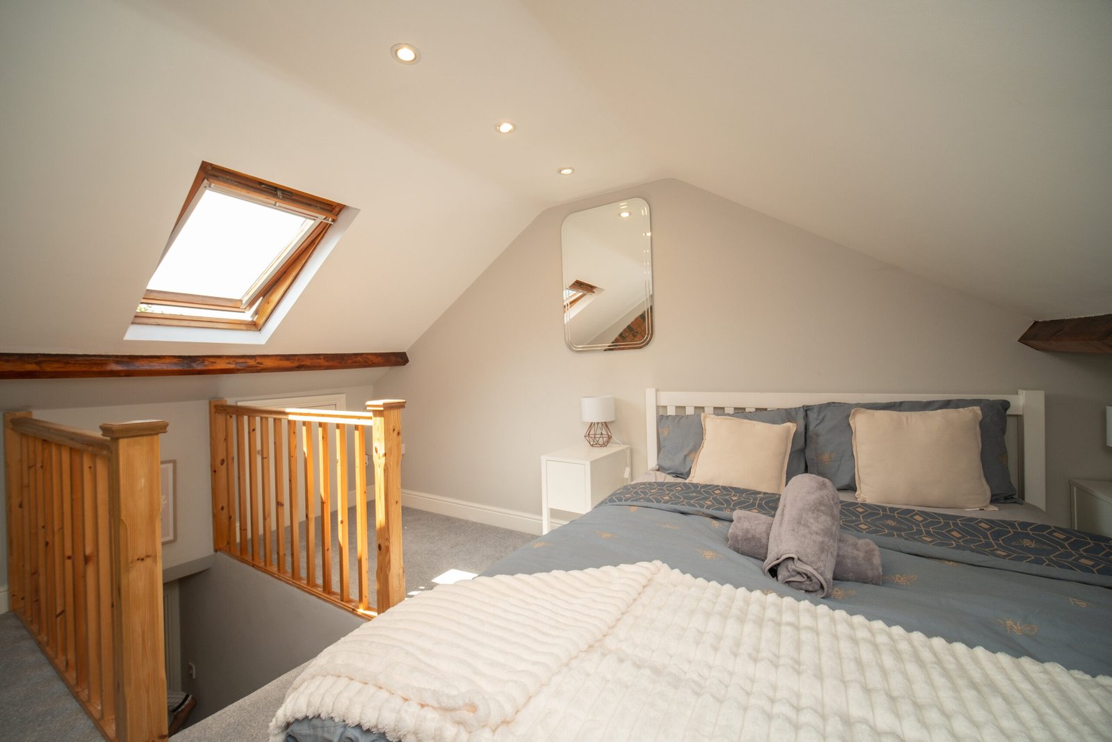 Short Let Apartments Ascot | Berkshire Holiday Homes |Urban Stay Book-Short-Let-Apartments-Ascot-with-parking,-WiFi.-Our-Holiday-Rentals-are-nearasy-access-to-Ascot-Racecourse,-Windsor-Castle,-and-London-rail-links.