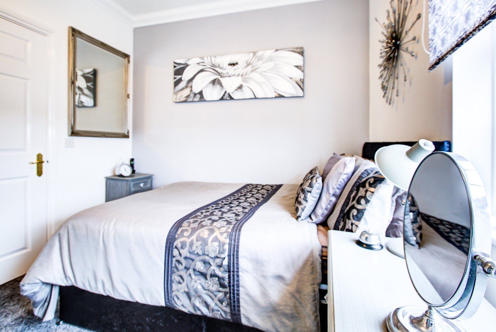 Holiday Apartments Waltham Abbey | Essex Short Lets Cheap Rentals Book-Holiday-Apartments-Waltham-Abbey-near-Epping-Forest-and-London.-Ideal-for-business-stays,-contractor-accommodation,-and-family-breaks.