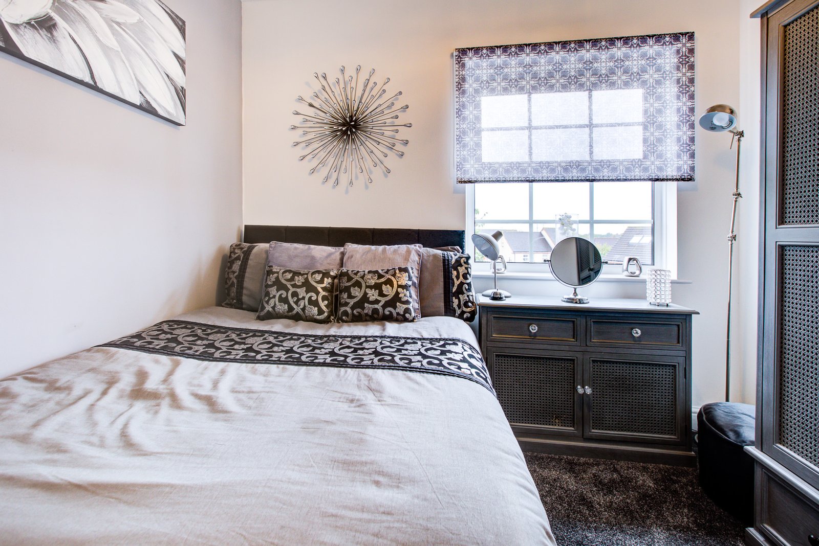 Holiday Apartments Waltham Abbey | Essex Short Lets Cheap Rentals Book-Holiday-Apartments-Waltham-Abbey-near-Epping-Forest-and-London.-Ideal-for-business-stays,-contractor-accommodation,-and-family-breaks.