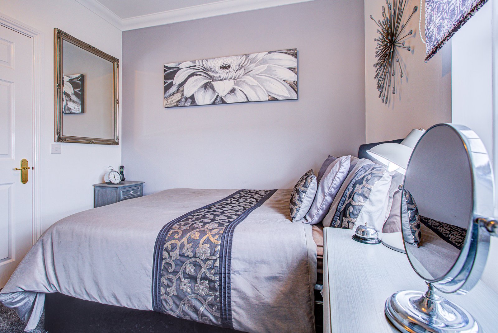 Holiday Apartments Waltham Abbey | Essex Short Lets Cheap Rentals Book-Holiday-Apartments-Waltham-Abbey-near-Epping-Forest-and-London.-Ideal-for-business-stays,-contractor-accommodation,-and-family-breaks.