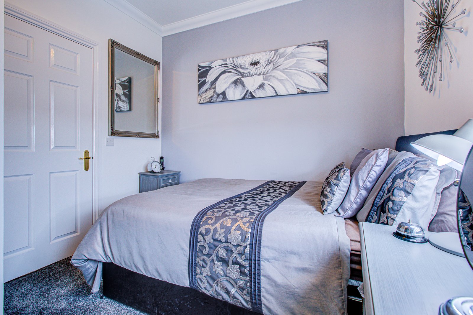 Holiday Apartments Waltham Abbey | Essex Short Lets Cheap Rentals Book-Holiday-Apartments-Waltham-Abbey-near-Epping-Forest-and-London.-Ideal-for-business-stays,-contractor-accommodation,-and-family-breaks.