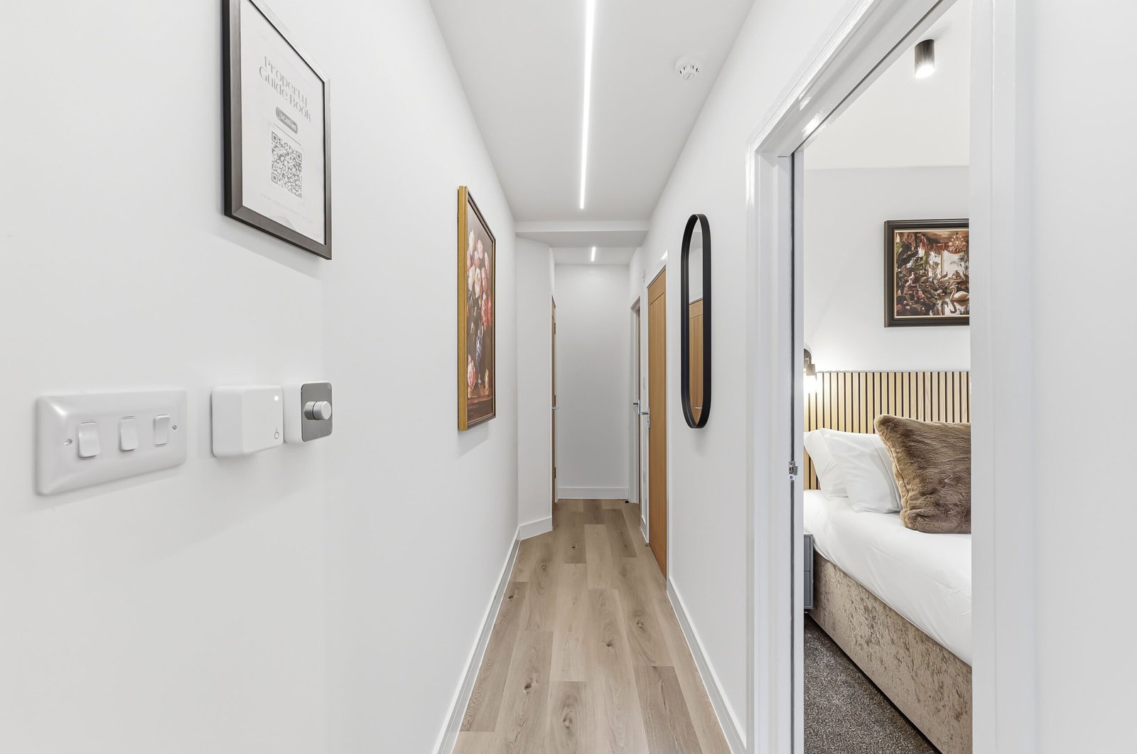 Northampton Holiday Apartments | Large Group Accommodation Book-Northampton-Holiday-Apartments-for-family,-contractor,-and-group-stays.-Spacious-group-accommodation-with-parking-&-transport-links.