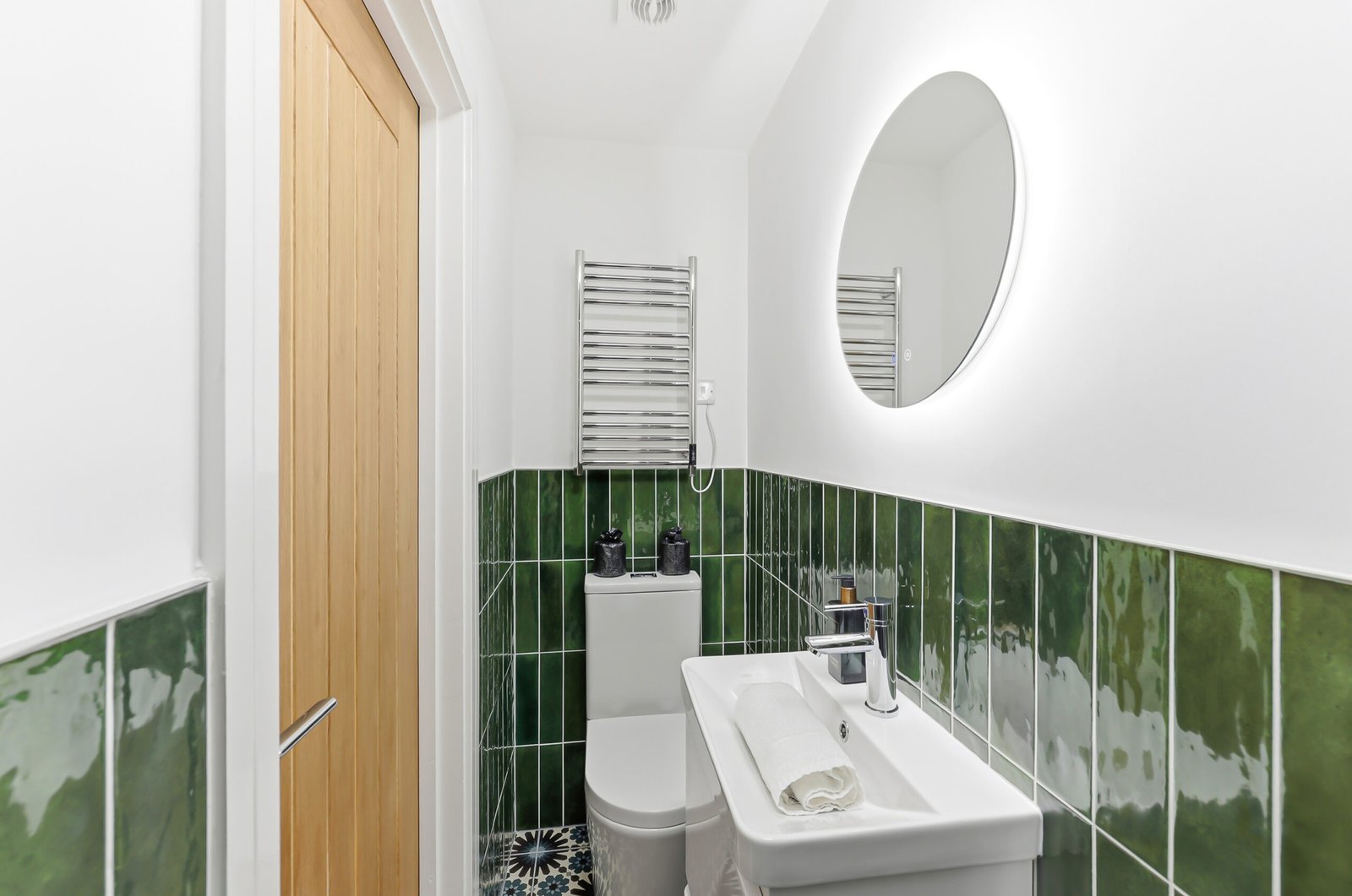 Northampton Holiday Apartments | Large Group Accommodation Book-Northampton-Holiday-Apartments-for-family,-contractor,-and-group-stays.-Spacious-group-accommodation-with-parking-&-transport-links.
