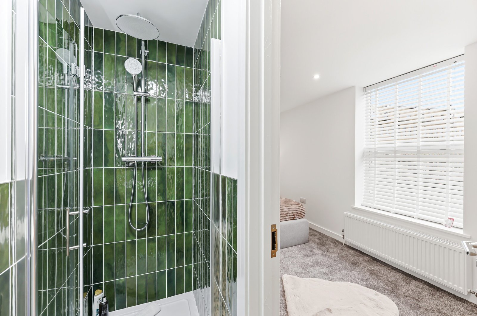 Northampton Holiday Apartments | Large Group Accommodation Book-Northampton-Holiday-Apartments-for-family,-contractor,-and-group-stays.-Spacious-group-accommodation-with-parking-&-transport-links.