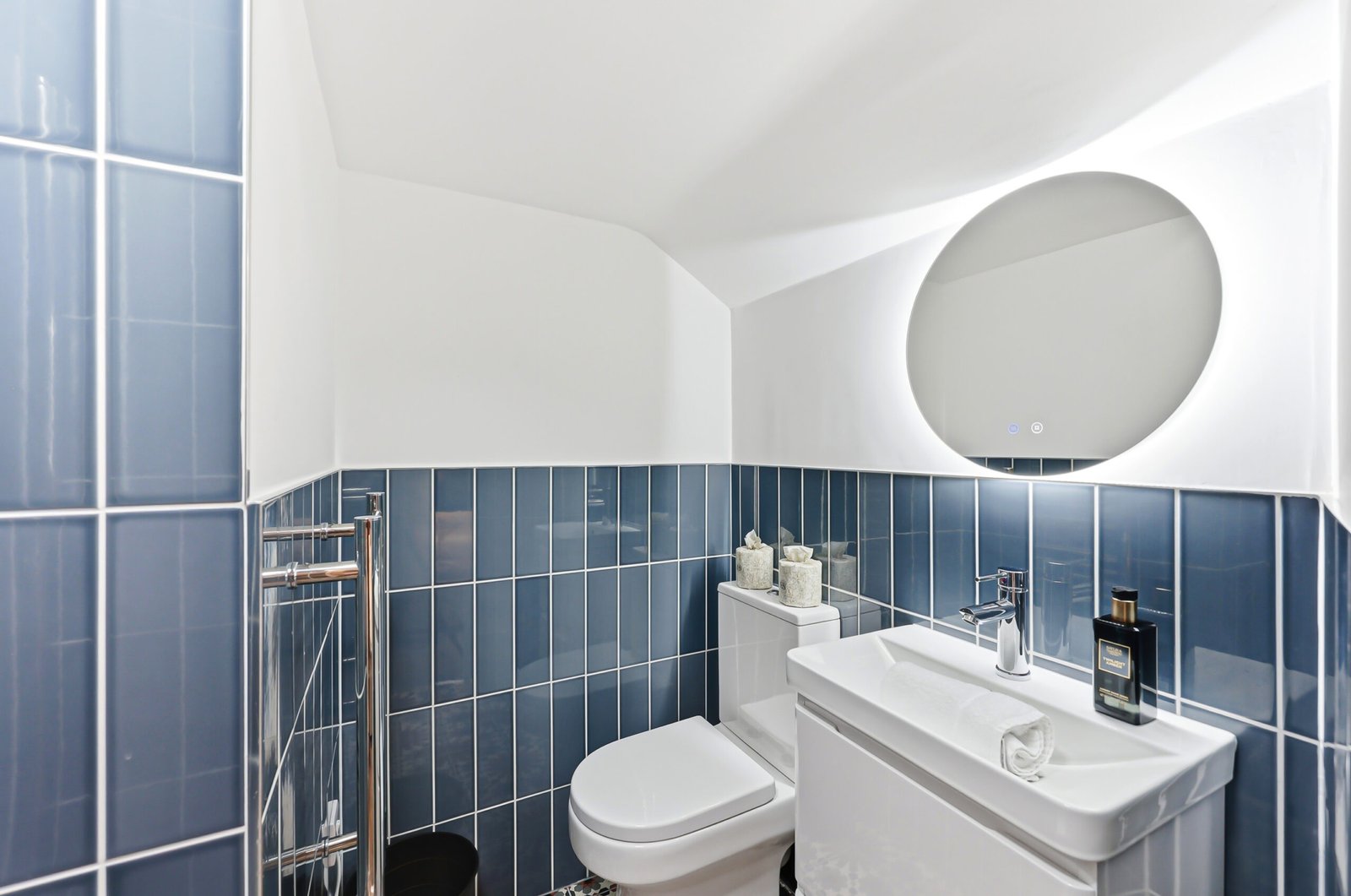 Northampton Holiday Apartments | Large Group Accommodation Book-Northampton-Holiday-Apartments-for-family,-contractor,-and-group-stays.-Spacious-group-accommodation-with-parking-&-transport-links.