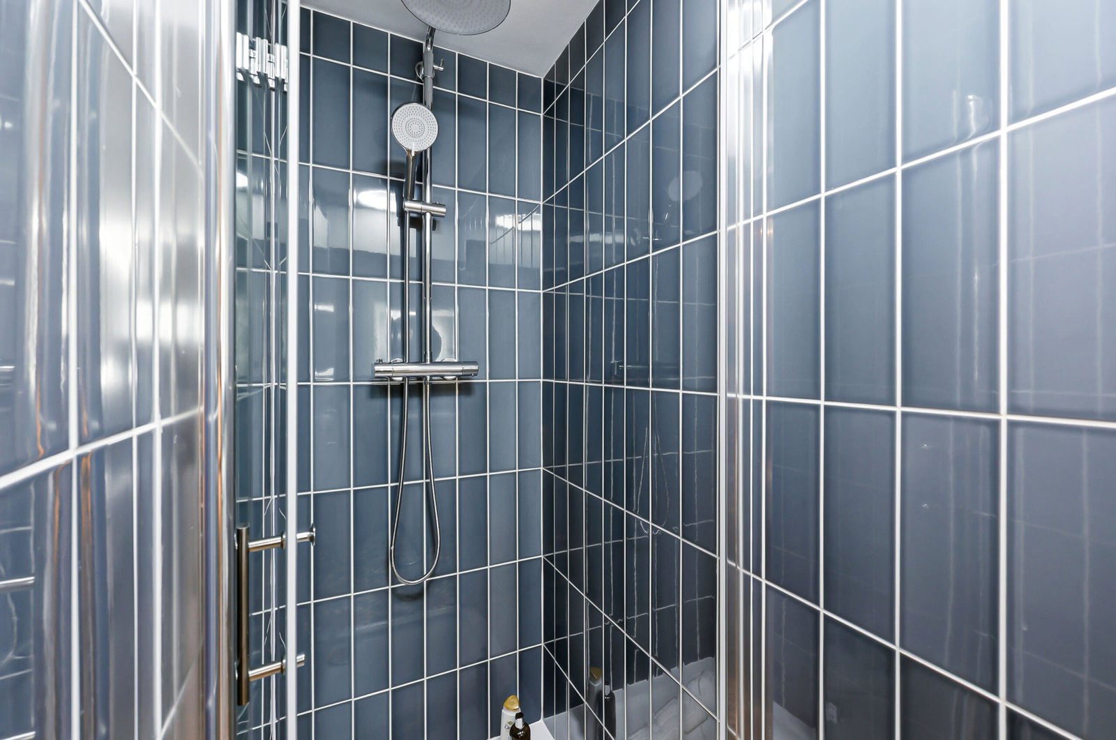 Northampton Holiday Apartments | Large Group Accommodation Book-Northampton-Holiday-Apartments-for-family,-contractor,-and-group-stays.-Spacious-group-accommodation-with-parking-&-transport-links.
