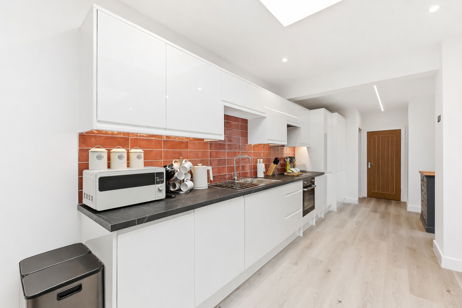 Northampton Holiday Apartments | Large Group Accommodation Book-Northampton-Holiday-Apartments-for-family,-contractor,-and-group-stays.-Spacious-group-accommodation-with-parking-&-transport-links.