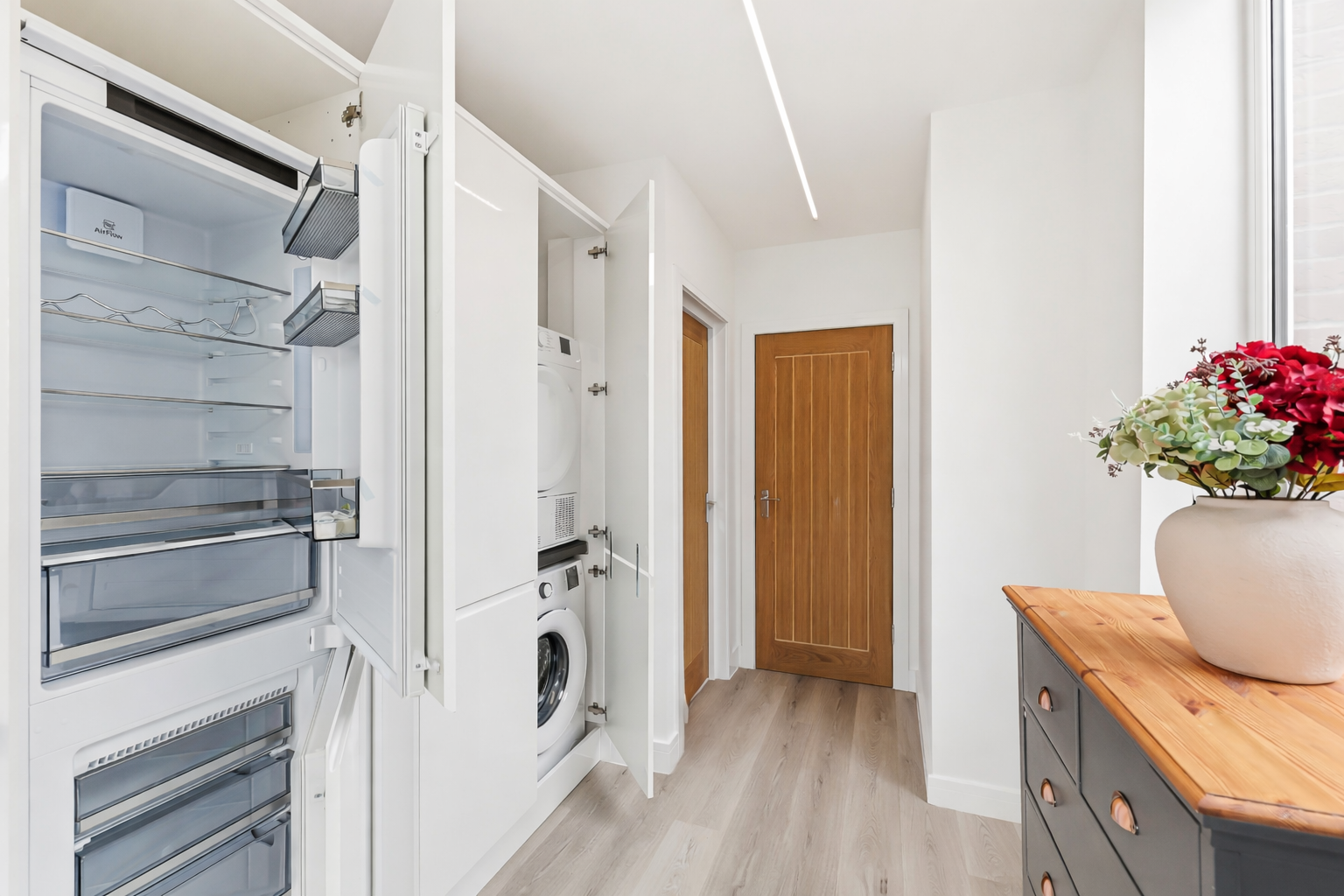 Northampton Holiday Apartments | Large Group Accommodation Book-Northampton-Holiday-Apartments-for-family,-contractor,-and-group-stays.-Spacious-group-accommodation-with-parking-&-transport-links.