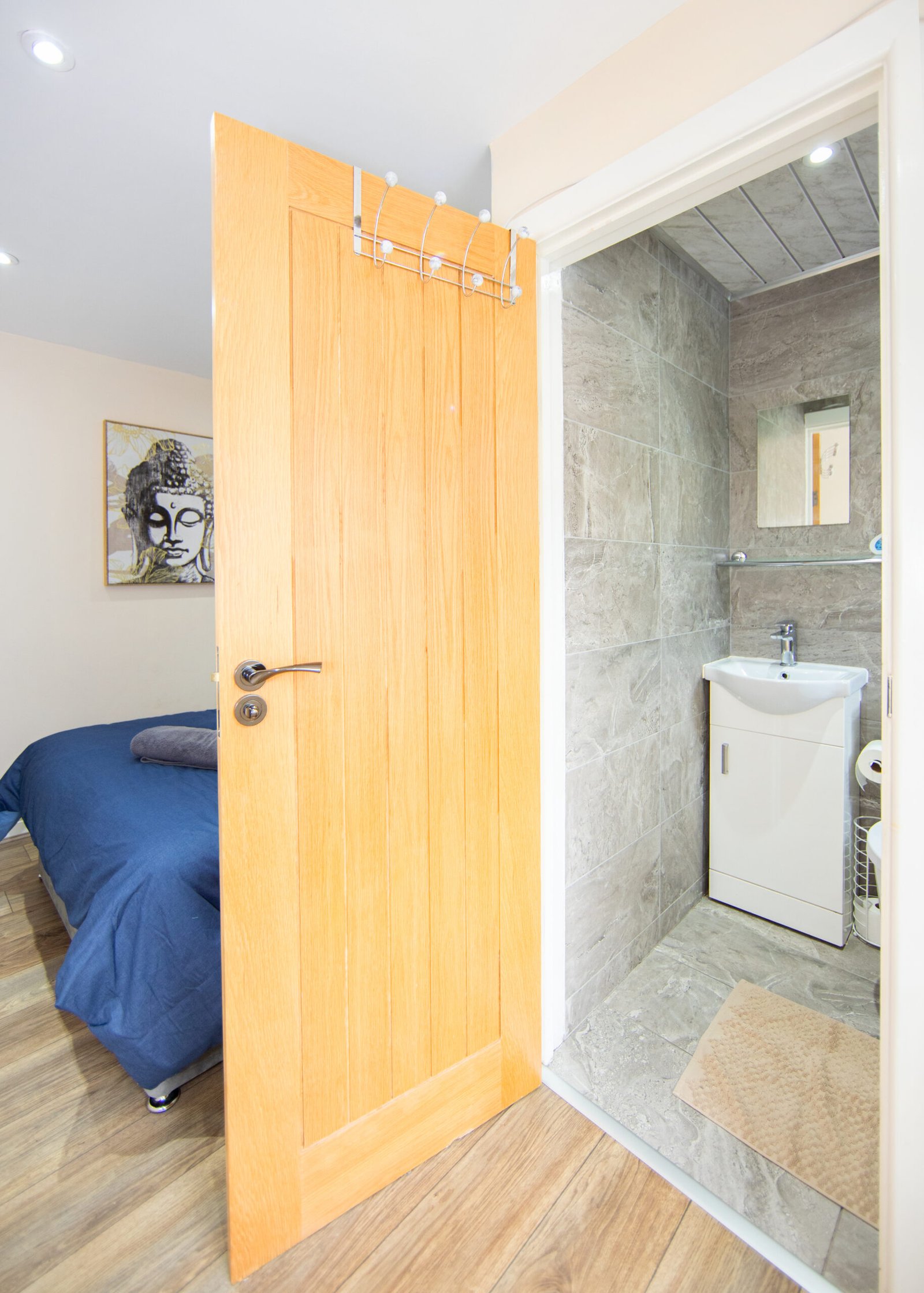 Corporate Accommodation Leeds | Modern City Apartment Book-Corporate-Accommodation-Leeds-near-the-city-centre.-Ideal-for-business-trips,-contractor-stays,-and-extended-accommodation.