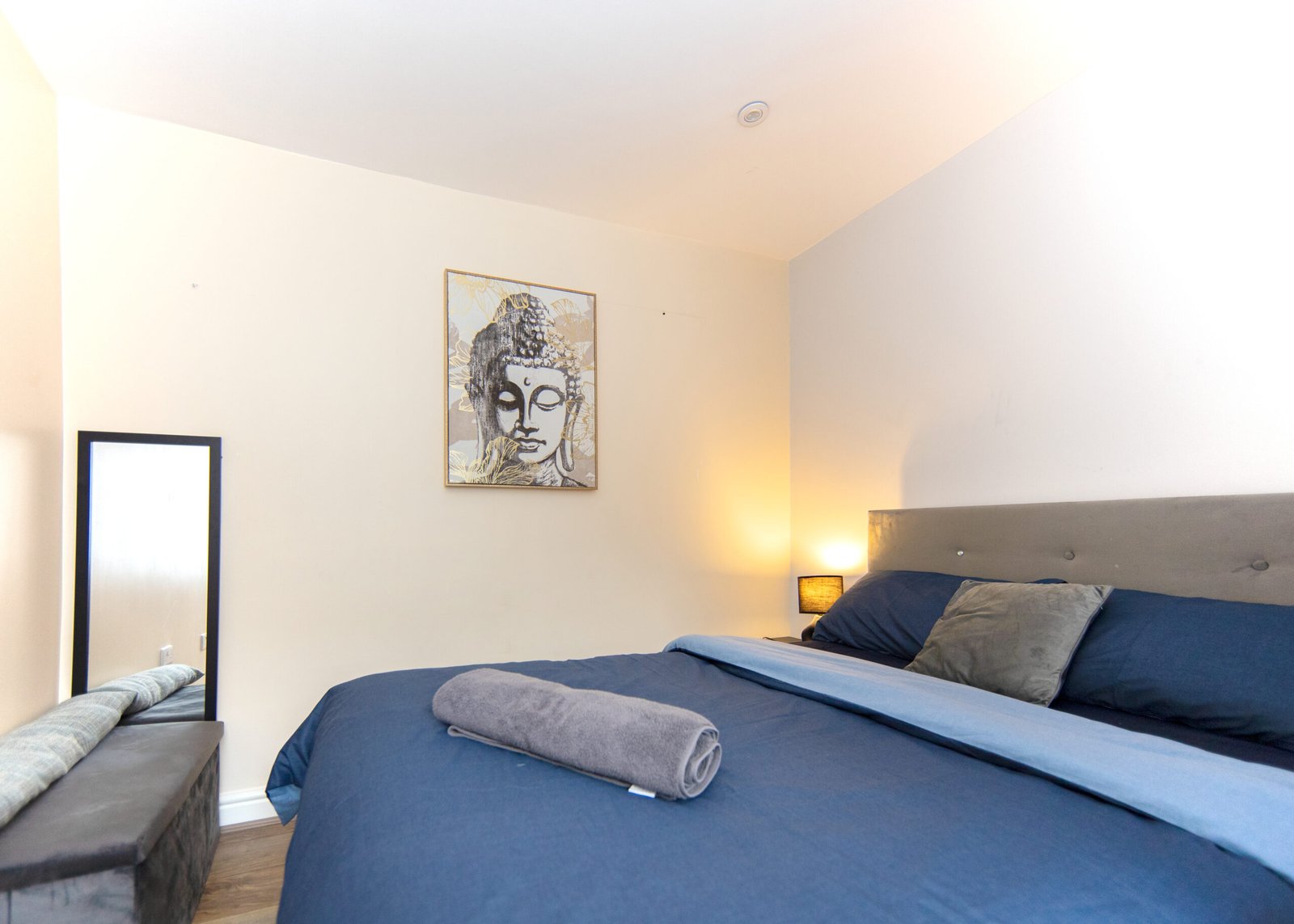 Mexborough Drive Holiday Home Serviced Apartments - Leeds | Urban Stay