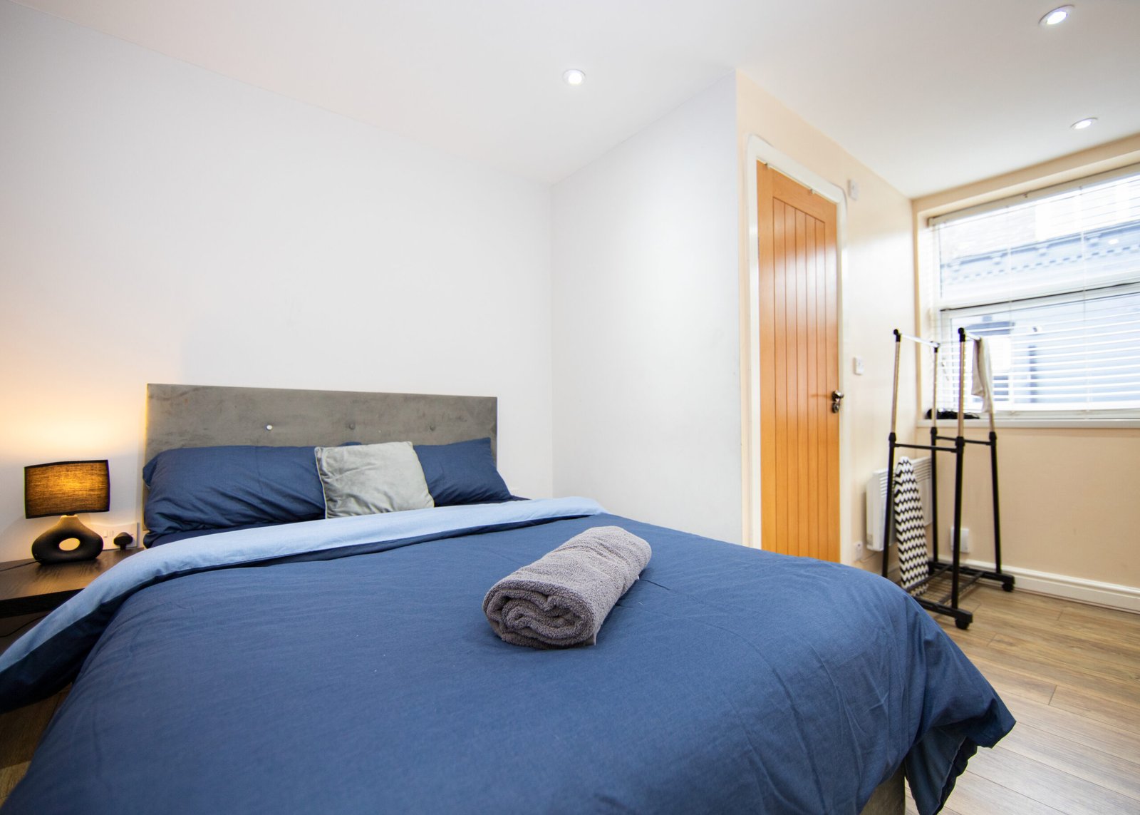Corporate Accommodation Leeds | Modern City Apartment Book-Corporate-Accommodation-Leeds-near-the-city-centre.-Ideal-for-business-trips,-contractor-stays,-and-extended-accommodation.