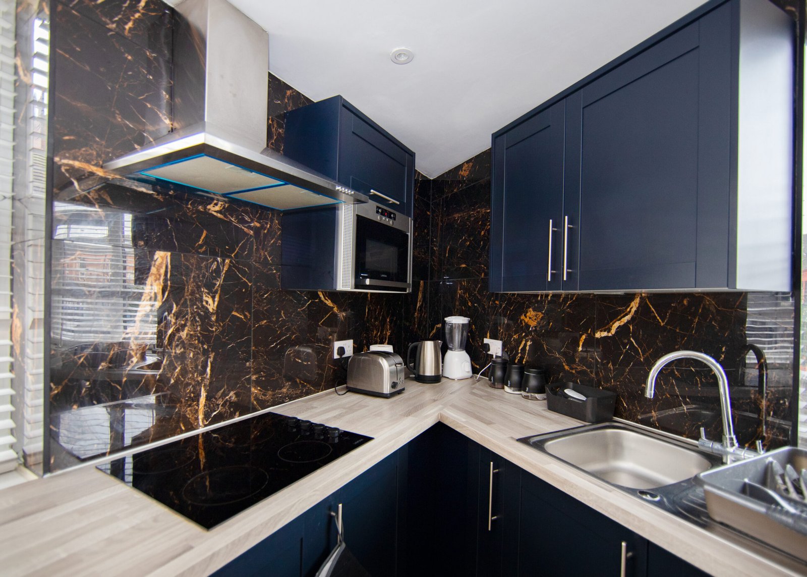 Corporate Accommodation Leeds | Modern City Apartment Book-Corporate-Accommodation-Leeds-near-the-city-centre.-Ideal-for-business-trips,-contractor-stays,-and-extended-accommodation.