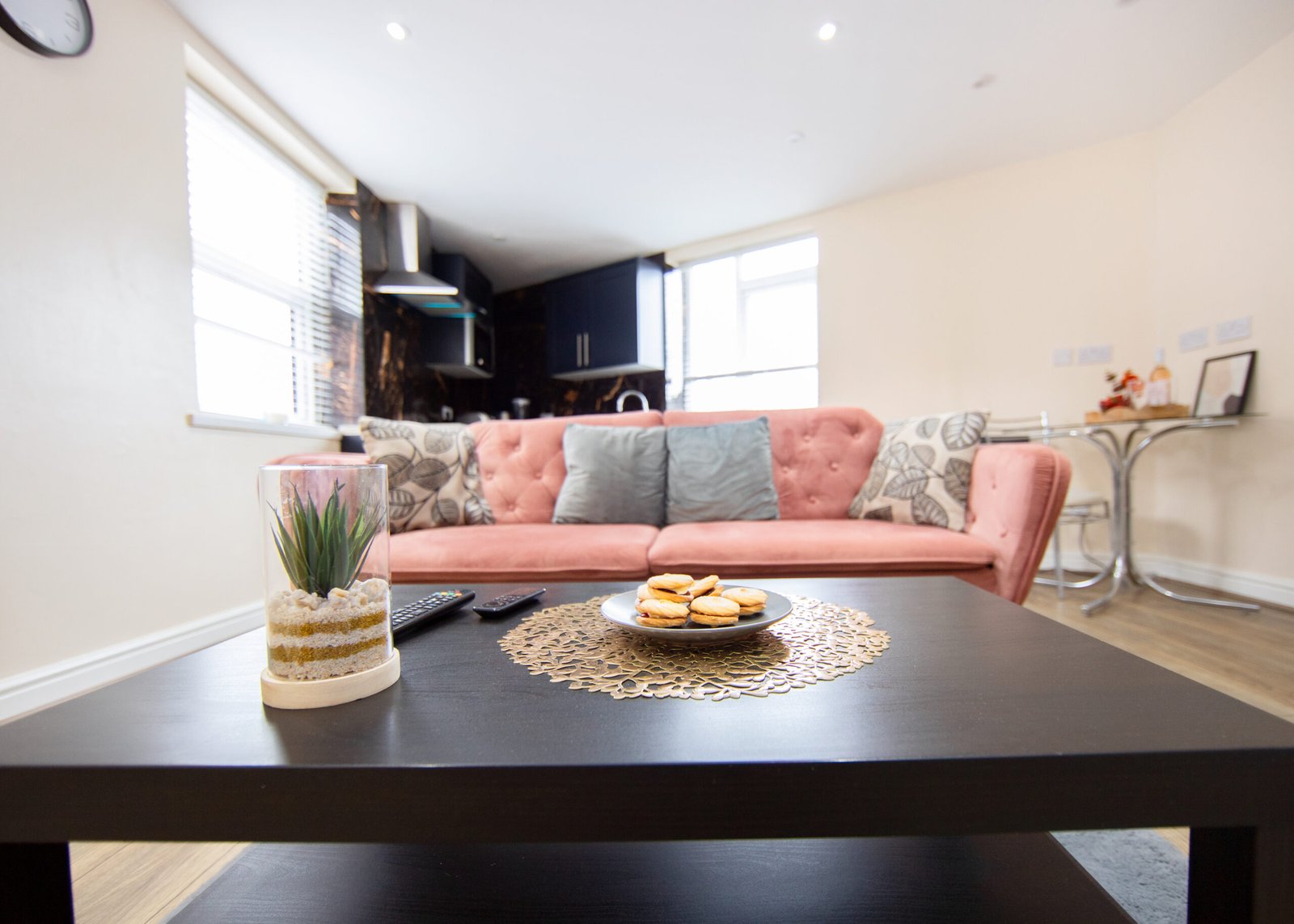 Corporate Accommodation Leeds | Modern City Apartment Book-Corporate-Accommodation-Leeds-near-the-city-centre.-Ideal-for-business-trips,-contractor-stays,-and-extended-accommodation.