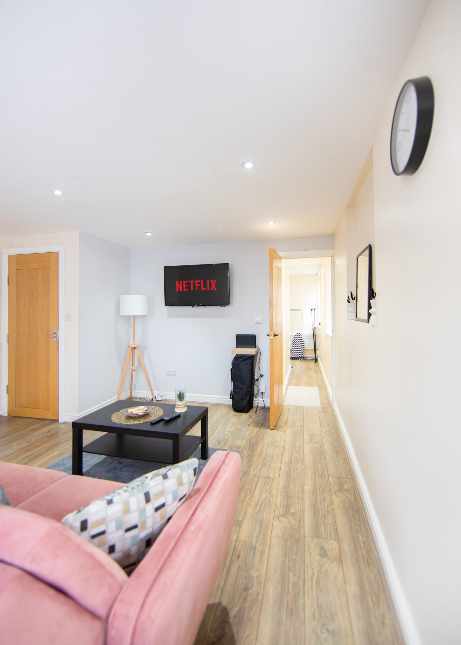 Corporate Accommodation Leeds | Modern City Apartment Book-Corporate-Accommodation-Leeds-near-the-city-centre.-Ideal-for-business-trips,-contractor-stays,-and-extended-accommodation.