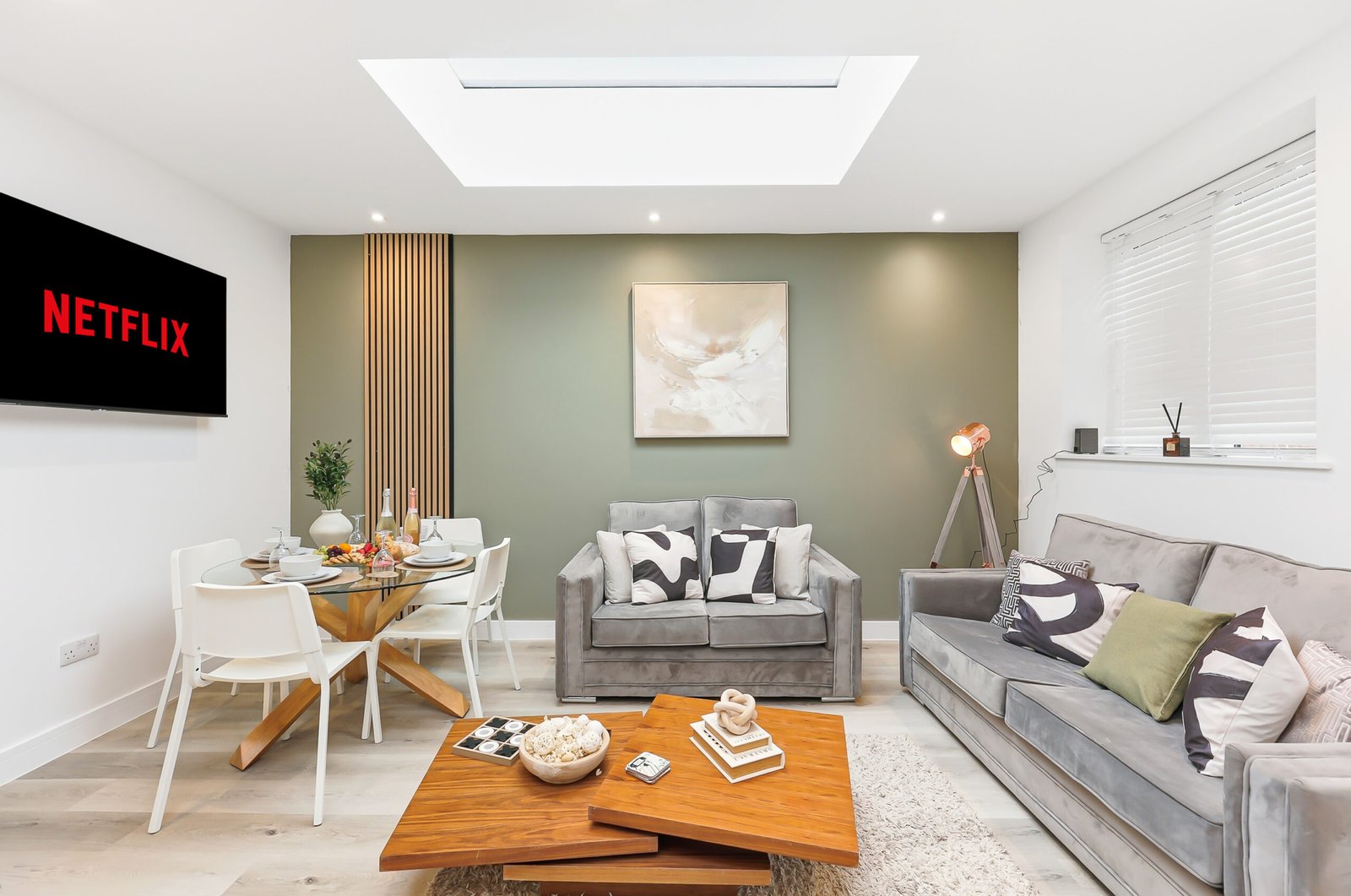 Northampton Holiday Apartments | Large Group Accommodation Book-Northampton-Holiday-Apartments-for-family,-contractor,-and-group-stays.-Spacious-group-accommodation-with-parking-&-transport-links.