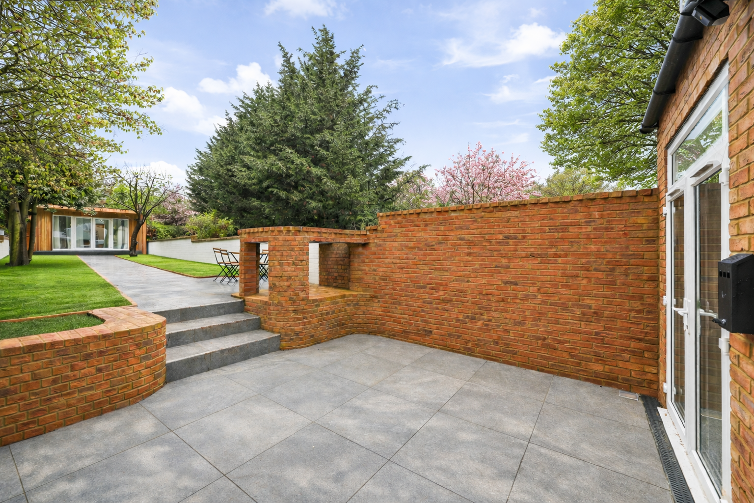 Northampton Holiday Apartments | Large Group Accommodation Book-Northampton-Holiday-Apartments-for-family,-contractor,-and-group-stays.-Spacious-group-accommodation-with-parking-&-transport-links.