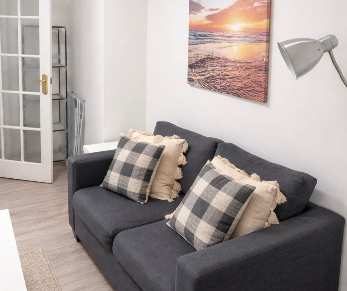 Short Term Apartments Canary Wharf | Corporate Lets Urban Stay Short-term-apartments-in-Canary-Wharf-offer-stylish,-fully-furnished-stays-ideal-for-business-trips-and-city-breaks.-Enjoy-modern-amenities.