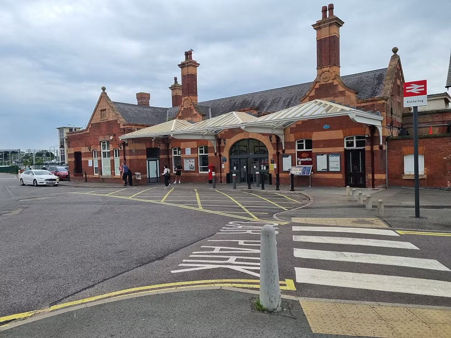 Holiday Accommodation in Desborough | Serviced Apartments Book-Holiday-Accommodation-in-Desborough-for-business-trips-and-family-stays.-Ideal-for-extended-stays-near-Kettering-and-Northamptonshire.-Book-Now