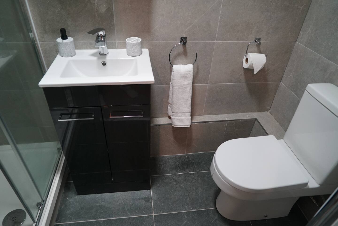 Holiday Accommodation in Desborough | Serviced Apartments Book-Holiday-Accommodation-in-Desborough-for-business-trips-and-family-stays.-Ideal-for-extended-stays-near-Kettering-and-Northamptonshire.-Book-Now