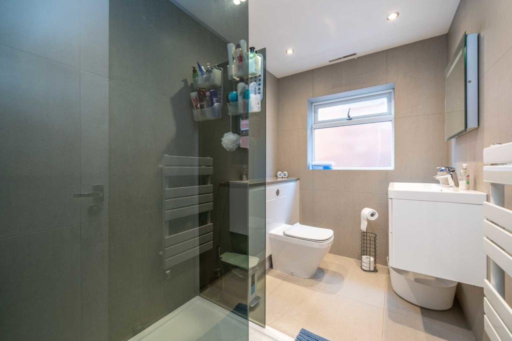 Kings Langley Accommodation – Holiday Apartments Hertfordshire Book-Kings-Langley-Accommodation-with-parking-and-WiFi.-Our-Holiday-Apartments-Hertfordshire-are-ideal-for-short-stays-and-business-trips