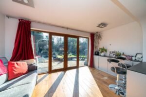Book Kings Langley Accommodation with parking and WiFi. Our Holiday Apartments Hertfordshire are ideal for short stays and business trips