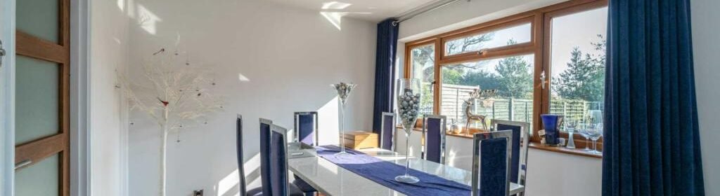 Book Kings Langley Accommodation with parking and WiFi. Our Holiday Apartments Hertfordshire are ideal for short stays and business trips
