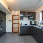 Book Kings Langley Accommodation with parking and WiFi. Our Holiday Apartments Hertfordshire are ideal for short stays and business trips
