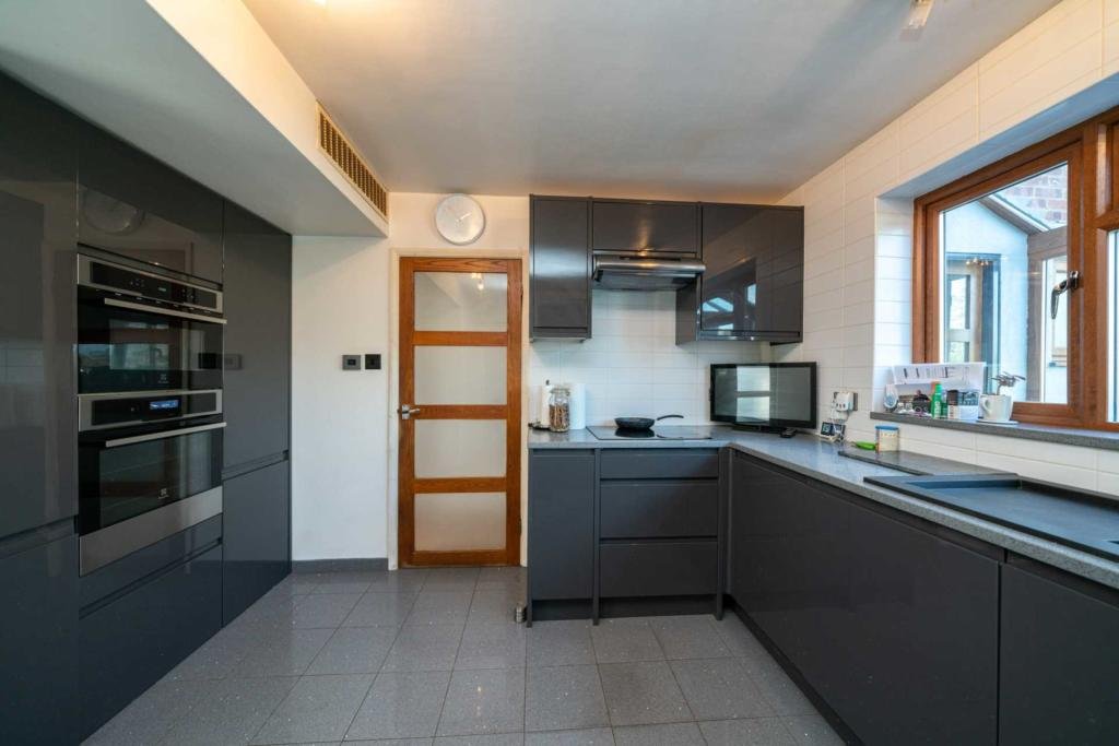 Kings Langley Accommodation – Holiday Apartments Hertfordshire Book-Kings-Langley-Accommodation-with-parking-and-WiFi.-Our-Holiday-Apartments-Hertfordshire-are-ideal-for-short-stays-and-business-trips