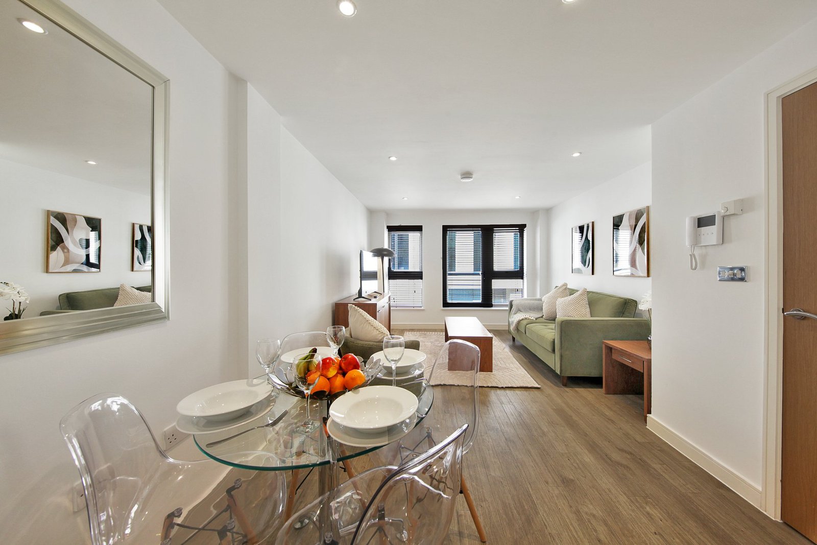 Liverpool Street Luxury Accommodation | Executive Stay London Book-Liverpool-Street-Luxury-Accommodation-located-near-Brick-Lane-&-Sky-Garden-at-low-cost.-We-offer-2-bedrooms,-a-flat-screen-TV.