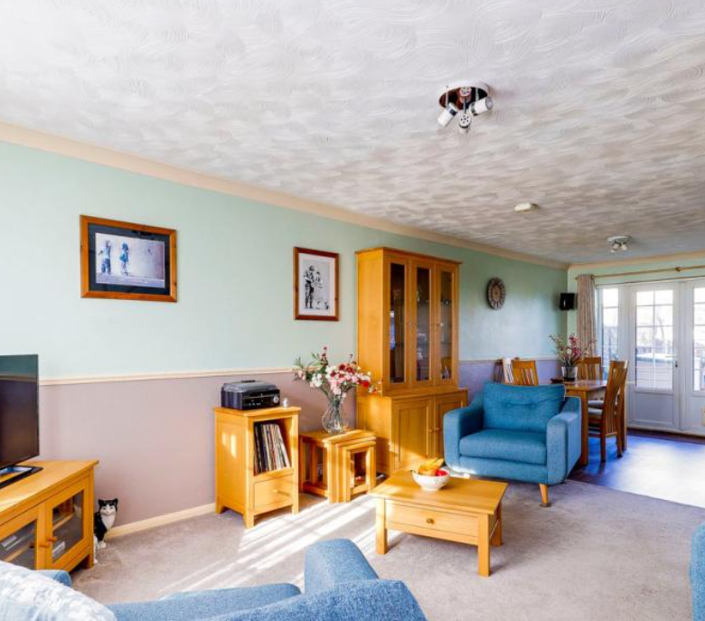 Stay in apartment rentals Waltham Cross near London. Ideal for business travel, short lets, & extended stays in Hertfordshire. Book Now