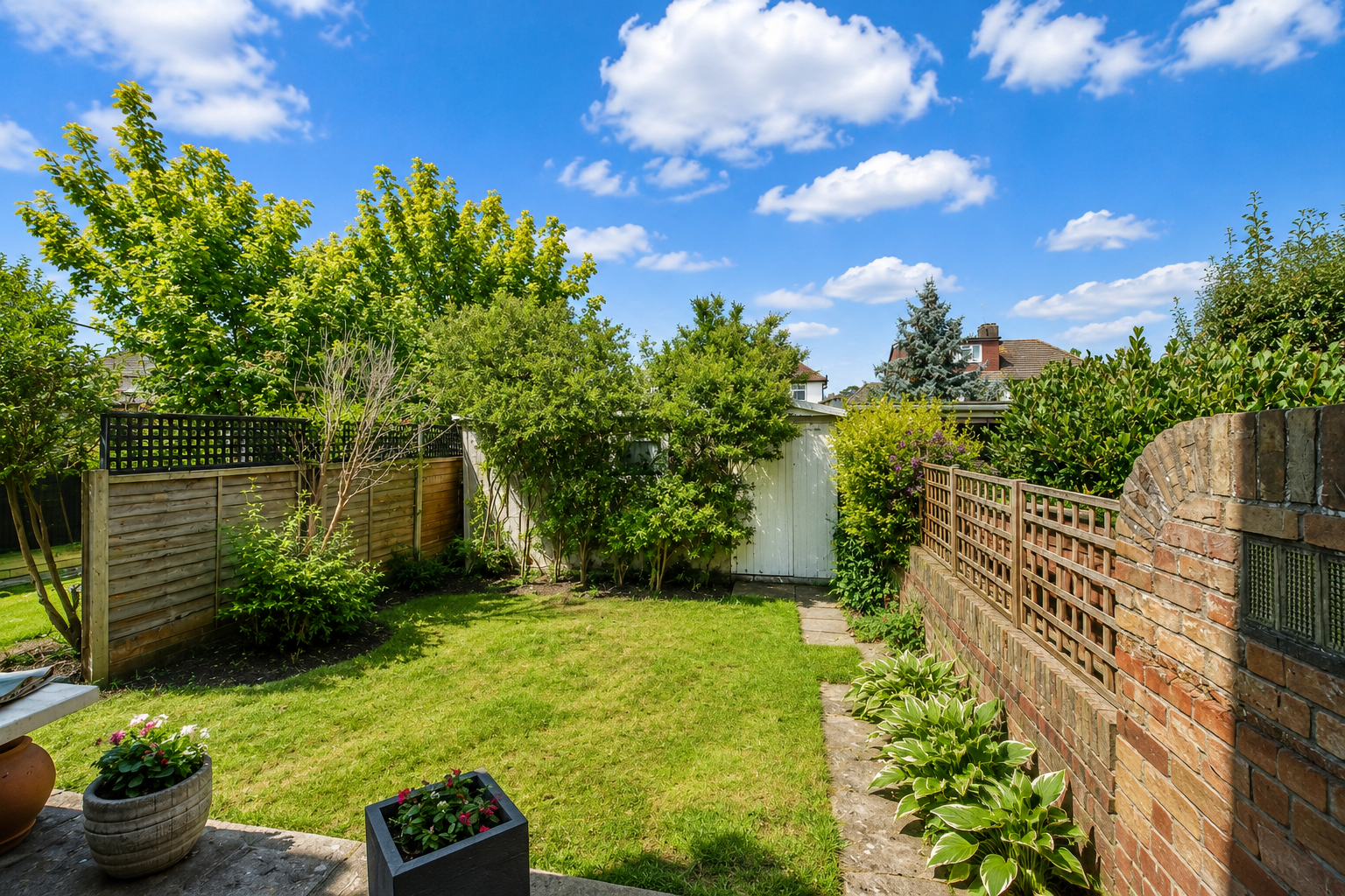 South London Accommodation | 6 Bed Holiday Home | Sleeps 11 South-London-accommodation-for-up-to-11-guests.-Enjoy-a-spacious-six-bed-holiday-home-for-weekly-or-monthly-rental-with-garden-and-free-parking.