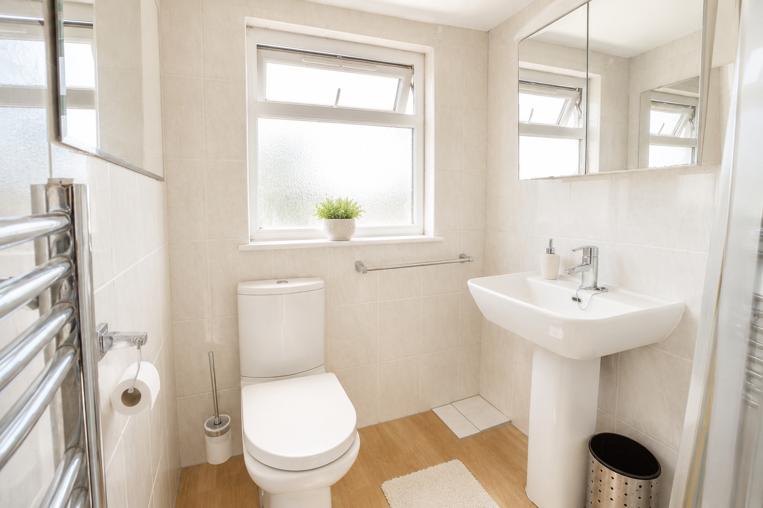 South London Accommodation | 6 Bed Holiday Home | Sleeps 11 South-London-accommodation-for-up-to-11-guests.-Enjoy-a-spacious-six-bed-holiday-home-for-weekly-or-monthly-rental-with-garden-and-free-parking.