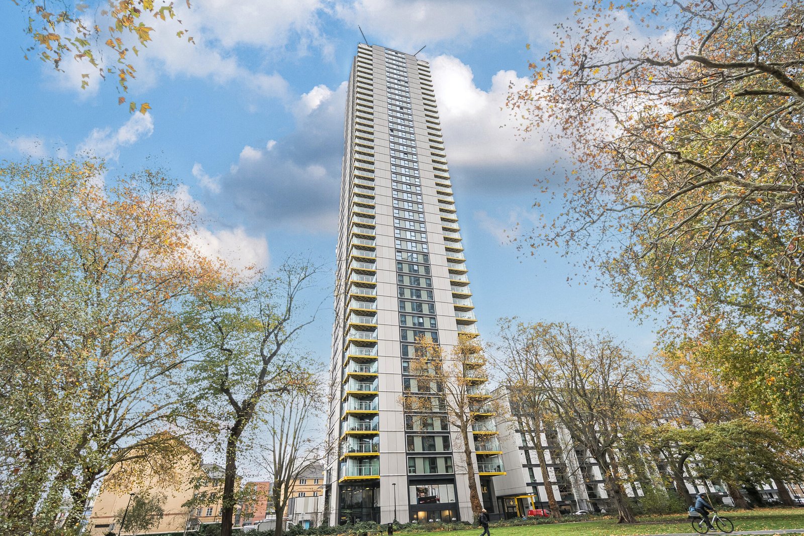 Accommodation in Elephant and Castle | London Apartments Book-accommodation-in-Elephant-and-Castle-with-stylish-serviced-apartments,-a-gym,-rooftop-terrace-and-fast-WiFi-near-Central-London.
