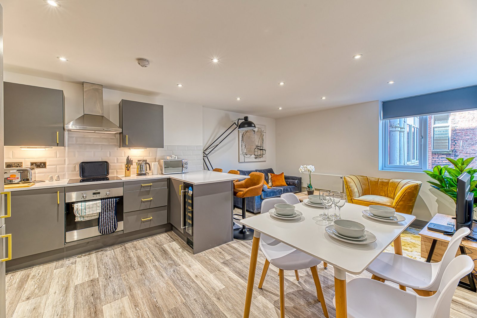 Serviced Accommodation Preston | Charles House City Centre Stay Stay-at-Charles-House,-offering-stylish-serviced-accommodation-in-Preston-with-self-catering-facilities,-Wi-Fi,-and-city-centre-access.