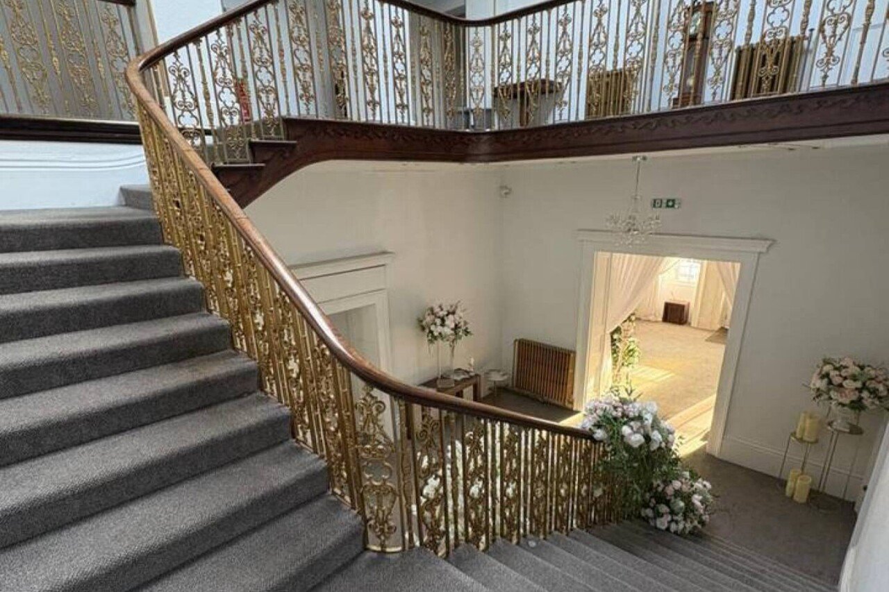 Wales Holiday Cottages | Furnished Apartment Urban Stay Wales-holiday-cottages-near-Swansea-for-groups.-Manor-Park-Country-House-sleeps-28,-ideal-for-family-breaks-and-South-Wales-holidays.