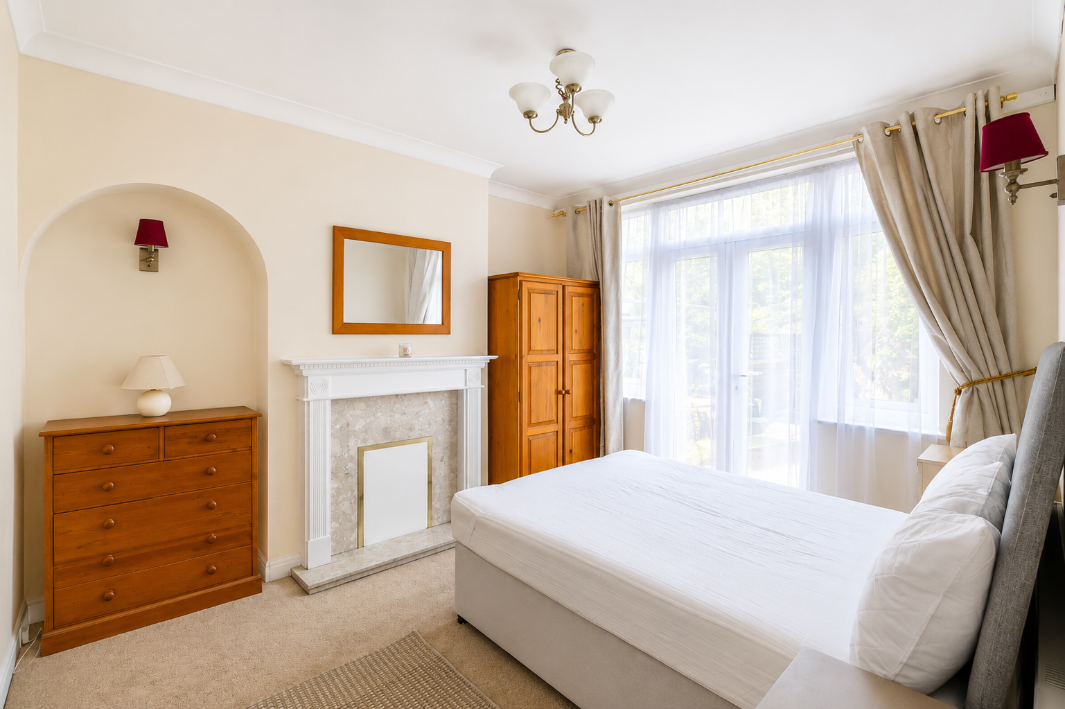 South London Accommodation | 6 Bed Holiday Home | Sleeps 11 South-London-accommodation-for-up-to-11-guests.-Enjoy-a-spacious-six-bed-holiday-home-for-weekly-or-monthly-rental-with-garden-and-free-parking.
