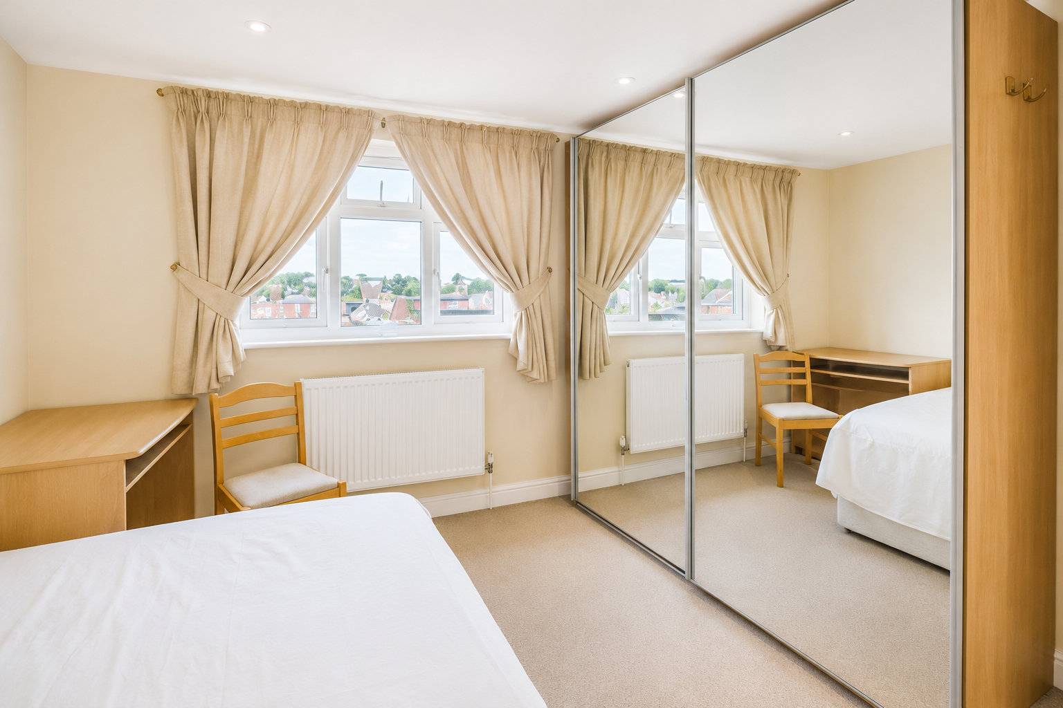 South London Accommodation | 6 Bed Holiday Home | Sleeps 11 South-London-accommodation-for-up-to-11-guests.-Enjoy-a-spacious-six-bed-holiday-home-for-weekly-or-monthly-rental-with-garden-and-free-parking.
