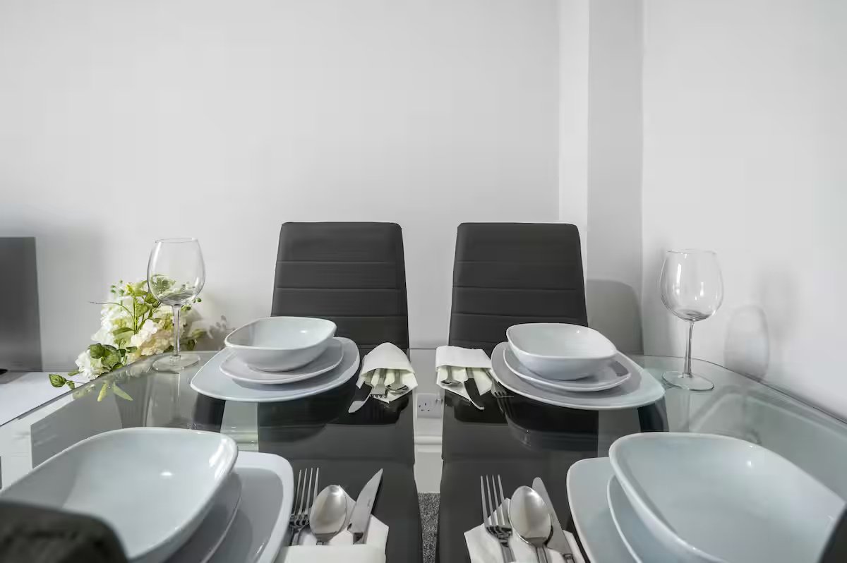 Large Furnished Apartments Sheffield | Group & Business Stays Stay-in-spacious-furnished-apartments-Sheffield-near-the-Peak-District-and-Sheffield-city-centre.-Ideal-for-groups-and-family-holidays.
